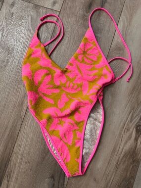 🆕 FREE PEOPLE free-est Amber One-Piece Swimsuit in Print